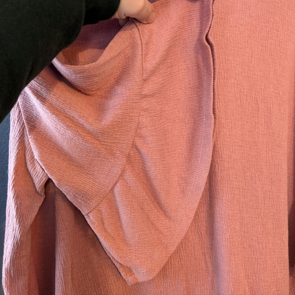 OLD NAVY Stretchy Blush Textured Top with Bell Sleeves - Picture 3 of 6